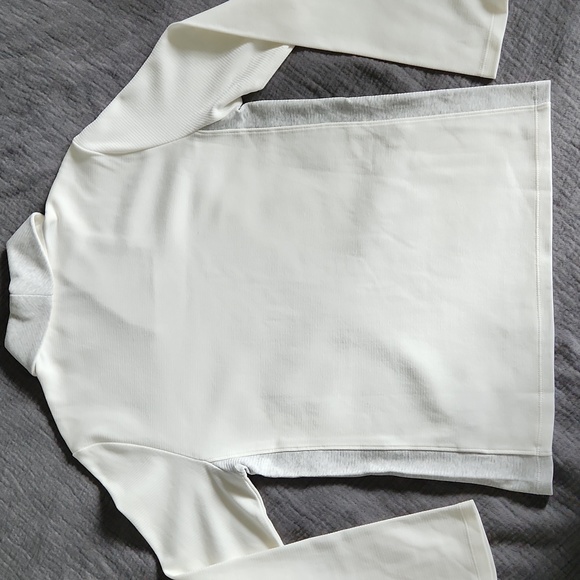 Calvin Klein Sweater - Size Small - Picture 4 of 4